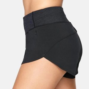 Outdoor Voices Hudson 2.5” Athletic Running Shorts in Black - Size M
